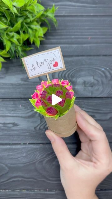 Craft Ideas With Paper Flowers, Easy Paper Crafts Useful, Paper Craft For Gifting, How To Make Cool Things Out Of Paper, Flower Making Ideas With Paper, How To Make Easy Flowers Out Of Paper, Tissue Paper Origami, How To Make A Flower With Paper Easy, How To Make A 3d Flower