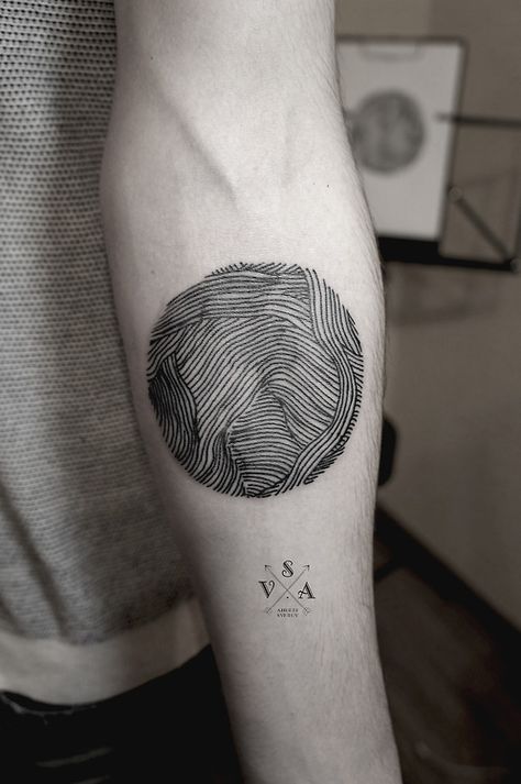 Circle Tattoo Design, Master Tattoo, Circle Tattoo, Blackout Tattoo, Muster Tattoos, Line Work Tattoo, 문신 디자인, Pattern Tattoo, Line Tattoos