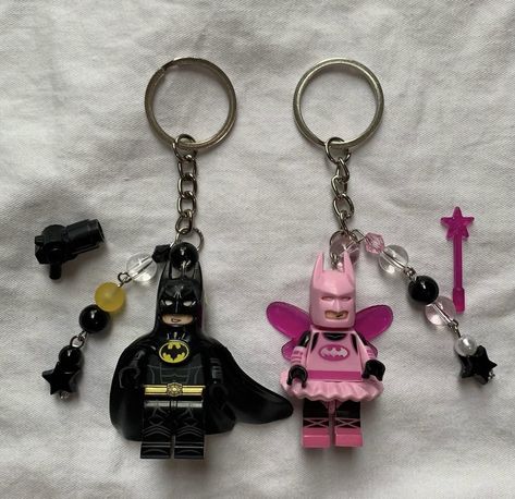 Couple Gifts For Both, Nerd Boyfriend Aesthetic, Batman Aesthetic, Batman And Batgirl, Bf Gifts, Matching Keychains, 사진 촬영 포즈, Cadeau Couple, Deilig Mat