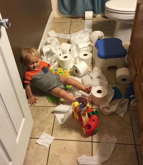 Humour, Messy Baby, Kids Mess, Parenting Photos, Twin Baby Boys, Messy Kids, Funny Baby Memes, Toddler Humor