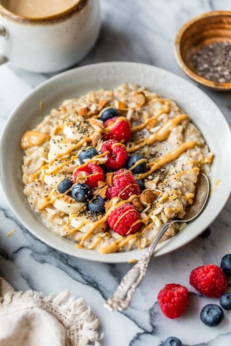 Breakfast Oatmeal Bowl, Pb Oatmeal, High Fiber Breakfast, Peanut Butter Breakfast, Oatmeal Bowl, Healthy Foods To Make, Healthy Oatmeal Recipes, Breakfast Oatmeal, Oatmeal Bowls