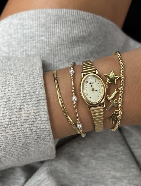 Gold Girl, Jewelry Accessories Ideas, Nail Jewelry, Dope Jewelry, Jewelry Essentials, Jewelry Lookbook, Classy Jewelry, Stacked Jewelry, Girly Jewelry