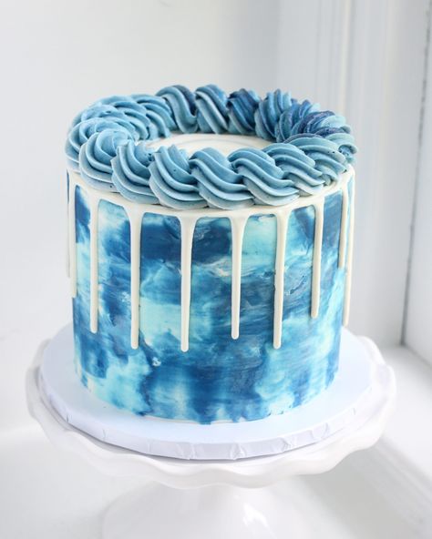 Blue Birthday Cakes, Watercolor Cake, Cool Cake Designs, Cake Decorator, Simple Cake Designs, Creative Cake Decorating, Cake Decorating Ideas, Cake Decorating Frosting, Creative Birthday Cakes