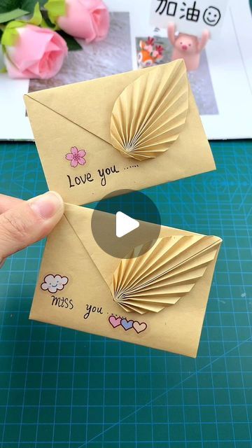 Envelope Diy Paper, Origami Cards, Origami Envelope, Cute Envelopes, How To Make An Envelope, Ge Bort, Instruções Origami, Diy Envelope, Paper Flower Crafts