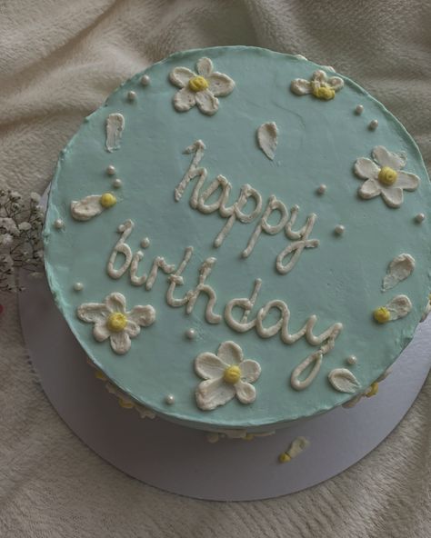 Cake, торт, день рождения Pastel, B Day Cakes Aesthetic, Cake Ideas For Women Birthday Aesthetic, Aesthetic B Day Cake, June Cake Ideas, Cute B Day Cakes, Cakes For 12th Birthday Girl, B Day Cake Ideas, B Day Cake Aesthetic