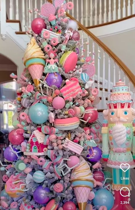 Candy Land Tree, Candyland Tree, A Pink Christmas, Candy Christmas Tree, Candy Tree, Christmas Tree Decorating Themes, Candy Land Christmas Decorations, Creative Christmas Trees, Pink Xmas