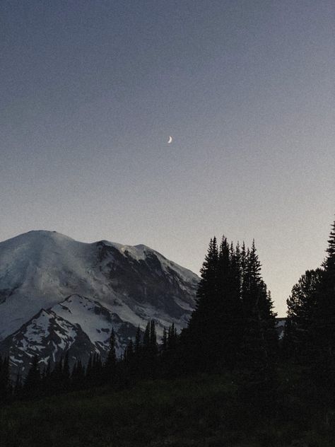 Dusk Photography, Pnw Aesthetic, Washington Mountains, Moon Mountain, Mountain Aesthetic, Mountains Sunset, Mountains Aesthetic, Mt Rainier, Aesthetic Nature