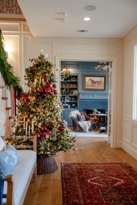 Traditional Home Christmas - Timeless Holiday Home Tour - Blooming Ivy Lane - New Build Cozy Sitting Area, Holiday Home Tour, Christmas Interiors, Christmas Living Rooms, Girl’s Room, Farmhouse Living Room, Traditional Christmas, New Build, Holiday Home Decor