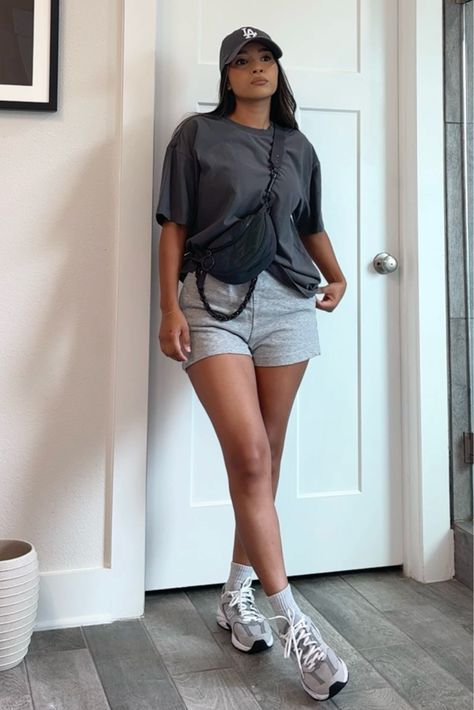 New Balance Sneaker Outfits Women, Fannie Pack Outfit, Outfit With Chunky Sneakers, Casual Summer Sneaker Outfits, Chunky Dad Sneakers Outfit, Grey Biker Shorts Outfit Black Women, Grey Sweatshorts Outfit Women, Outfit With Sneakers Summer, Cute And Comfy Summer Outfits