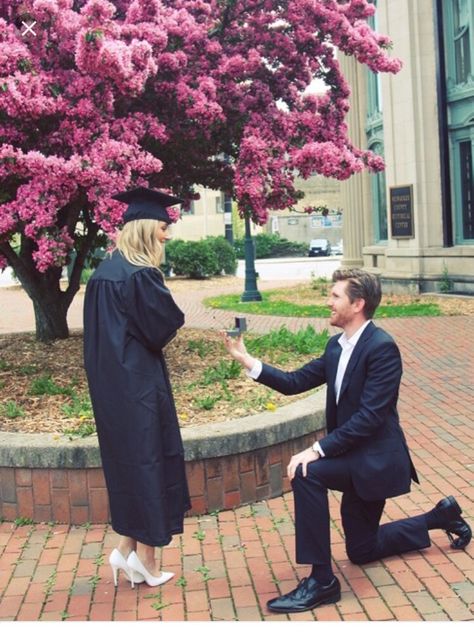 Graduation day proposal Proposal Pictures, Wedding Muslim, Graduation Picture Poses, Proposal Photos, Pinterest Page, Romantic Proposal, Ring Inspired, Wedding Proposals, Proposal Engagement