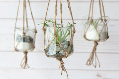 Macramé Hanging Planters are our favorite DIY for Oui glass pots. Oui Yogurt Jars Ideas Diy Plants, Hanging Jars With Twine, Grand Vase Transparent, Oui Jars, Oui Yogurt, Yogurt Jars, Hanging Plants Diy, Crafts With Glass Jars, Vase Transparent