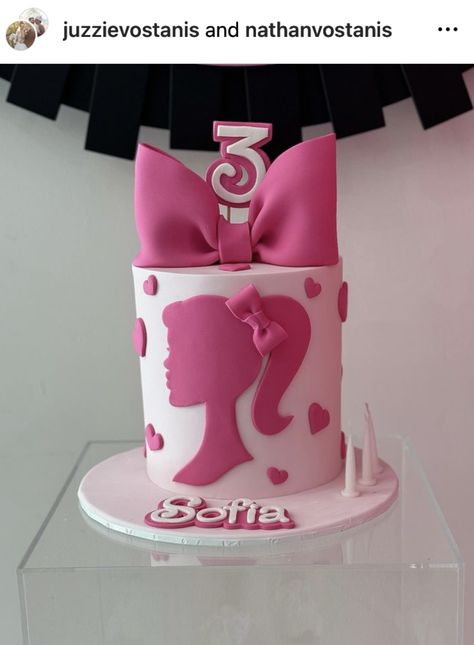 Barbie Cake One Tier, Barbie Fondant Cake Design, Barbie Cake Square, Barbie Small Cake, Barbie Cake Birthday Princesses, Cake Birthday Barbie, Barbie Cake 5th Birthday, Barbie Cake Birthday Ideas, Simple Barbie Cake Design