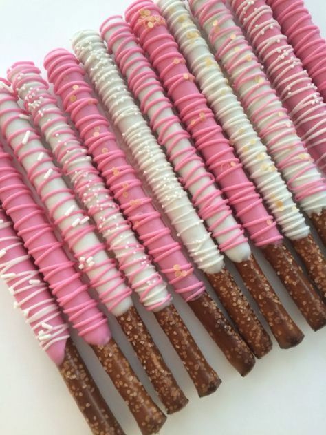 Chocolate Dipped Pretzel Rods, Wedding Table Pink, Dipped Pretzel Rods, Buffet Dessert, Gold Mason Jars, Fest Mad, Kreative Snacks, Chocolate Covered Pretzel Rods, Tables Wedding