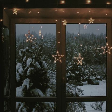 Winter Aesthetic Spotify Cover, Christmas Playlist Covers Aesthetic, Winter Playlist Covers Aesthetic, Winter Aesthetic Playlist Cover, Christmas Spotify Cover Aesthetic, Winter Spotify Playlist Covers, Holiday Playlist Cover, Cozy Spotify Cover, Christmas Jazz Aesthetic