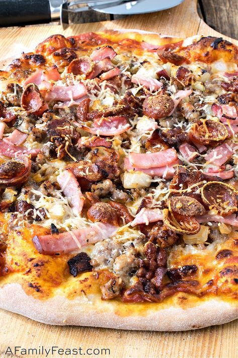 Essen, Meat Feast Pizza, Pizza Oven Recipes, Perfect Pizza Dough, Meat Pizza, Meat Lovers Pizza, Meat Lover, Sweet Italian Sausage, Pizza Recipes Homemade