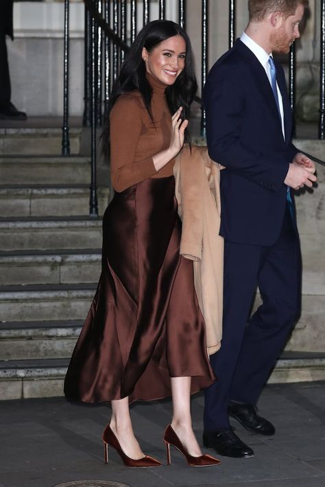 Meghan Markle and Prince Harry Visit Canada House 2020 All Brown Outfit, Ducesa Kate, Estilo Meghan Markle, Princ Harry, Meghan Markle Outfits, Rok Outfit, Brown Outfits, Meghan Markle Style, Casual Dressy