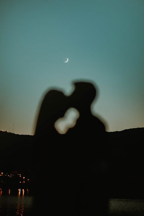 Silhouette of a Man Kissing a Woman on the Forehead · Free Stock Photo Man Kissing Woman On The Forehead, Couple Kissing Forehead Reference, Forehead Kiss Aesthetic, Fore Head Kiss, Couple Forehead Touch, Forehead Kisses Picture Couple, Forhead Kiss Couple, Forehead Kisses Aesthetic, Forehead Kisses Art