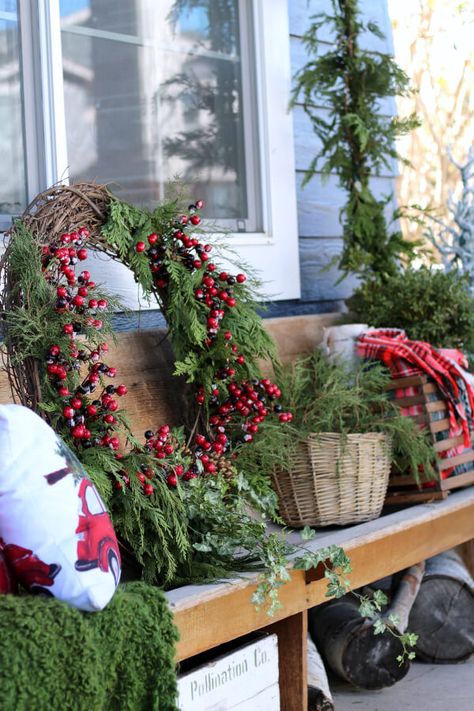 Large Outdoor Christmas Wreath, Outdoor Christmas Wreath, Outdoor Christmas Wreaths, Christmas Porch Decor, Outdoor Wreaths, Indoor Christmas, Christmas Porch, Christmas Wreaths Diy, Country Christmas