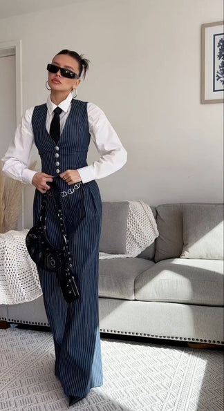 Pinstripe Wide Leg 2-piece Suit (PRE-ORDER) – Luxandluxy Business Woman Fits, 3 Pieces Suit Woman, Outfit Suit Woman, Rich Widow Aesthetic, Women’s Suit Outfit, Hot Womens Suits, Blue And Red Outfit Women, Pinstriped Trousers Outfit, Formal Fits Women