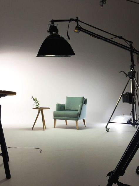 Interview Set Design Ideas, Video Recording Studio Design, Interview Set Design Studios, Interview Set Design, Studio Background Ideas, Studio Room Design, Ruangan Studio, Photography Studio Spaces, Photography Studio Decor