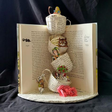 Book Sculptures, Old Page, Book Art Sculptures, Old Book Crafts, Bookshelf Art, Book Crafts Diy, Folding Origami, Book Page Crafts, Book Page Art