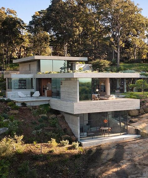 bunkeren house: half-buried volumes integrate with sloping site in rural australia Rural Modern House, Slope Building Architecture, Villa Modern Exterior, Bunkeren House, Buried House, Slope Villa, House On Hillside, House Built Into Hill, Modern Hillside House