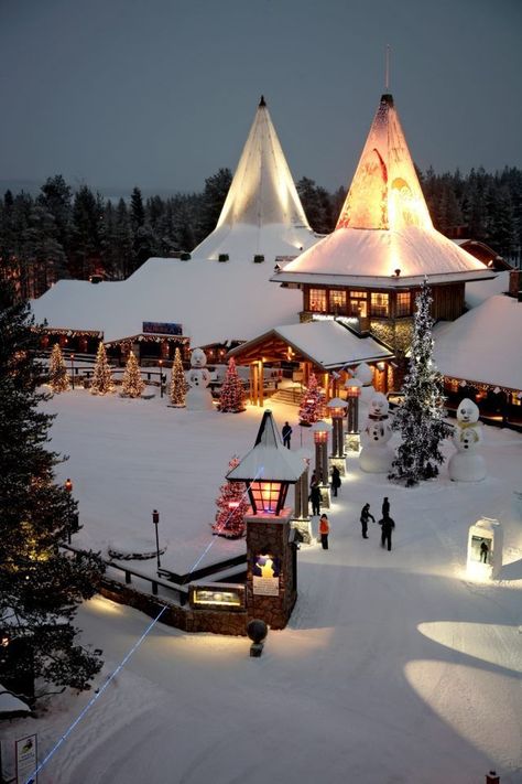 Polo Nord, Santa Claus Village, Santa's Village, Finland Travel, Lapland Finland, Ski Resorts, Christmas Songs, Midnight Sun, Winter Vacation