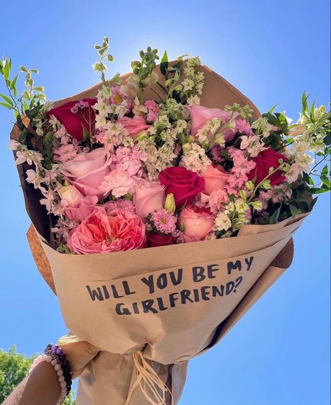 Girlfriend Proposal, Be My Girlfriend, Will You Be My Girlfriend, Boquette Flowers, Nothing But Flowers, Cadeau Couple, Flower Therapy, Me As A Girlfriend, Beautiful Bouquet Of Flowers