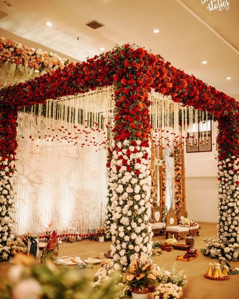 Mandap Ideas Indoor, Tamil Engagement Decoration, Phere Mandap Decoration Indoor, Vidhi Decoration, Simple Wedding Stage Decorations Indoor, Wedding Mandap Decor Indian Indoor, Indoor Wedding Mandap, Indoor Mandap Decor Indian, Muhurtham Stage Decoration