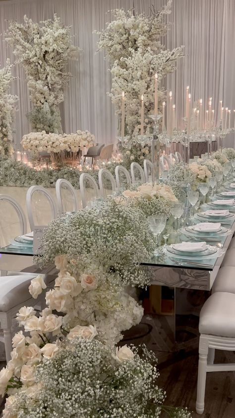 Elegant Wedding Set Up, White And Glass Wedding Decor, White Florals Wedding Reception, All White Wedding Decorations Receptions, All White Decor Wedding, White Flowers Wedding Reception, Modern Elegant Wedding Theme, Elegant White Wedding Decor, All White Wedding Reception Decoration