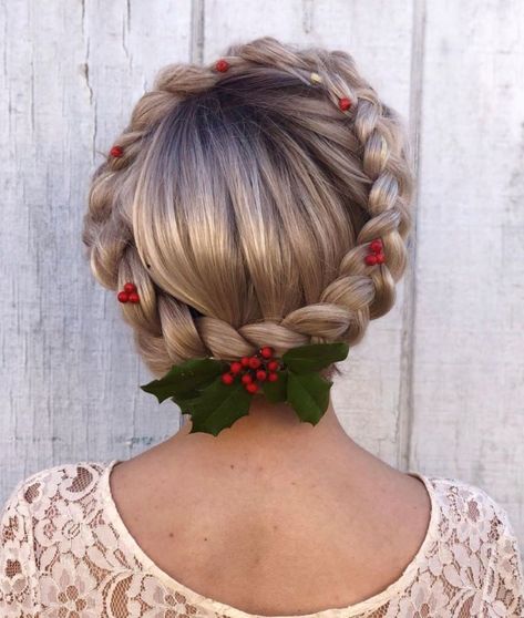 Christmas Party Hairstyles, Halo Braids, Braided Updos, Halo Braid, Winter Wedding Hair, Christmas Hairstyles, Christmas Hair, Holiday Hairstyles, Frizz Control