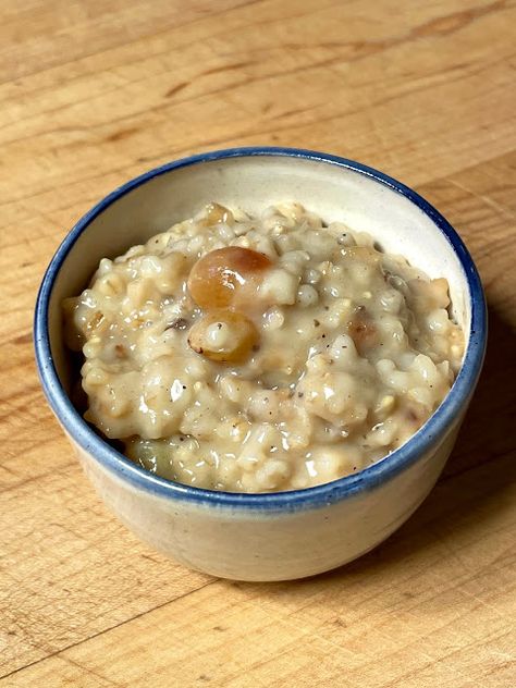 My Little Blue Heron: Oatmeal Ayurvedic Style Essen, Aryuvedic Recipes, Ayurvedic Breakfast, Ayurveda Diet, Ayurveda Recipes, Ayurvedic Diet, Breakfast Oatmeal Recipes, Breakfast Oatmeal, Ayurvedic Recipes