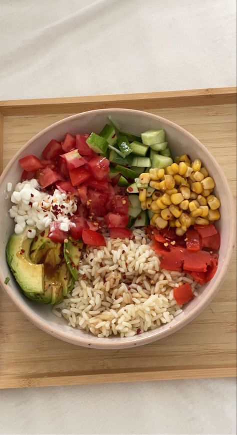 Healthy Food Bowls Aesthetic, Healthy Lunches Aesthetic, Healthy Aestetic Meals, Healthy Food Atheistic, Balanced Diet Asthetic, Healthy Food Plate Aesthetic, Healthy Dinner Pictures, Healthy Plate Aesthetic, Vegetarian Food Aethstetic