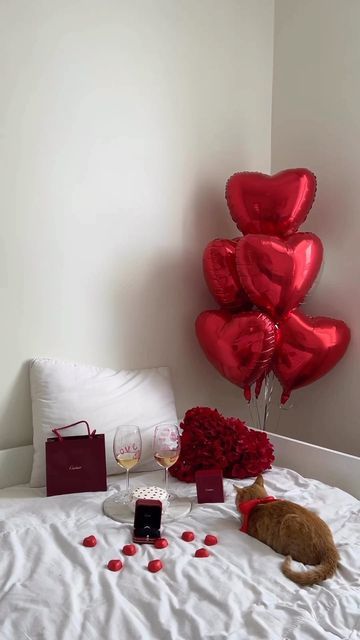 Anniversary Bedroom Surprise, Husband Birthday Decorations, Date Night Decor, Romantic Bedroom Decor Ideas, Night Dates, Wedding Night Room Decorations, Birthday Surprise For Husband, Romantic Dinner Decoration, Romantic Bedroom Ideas