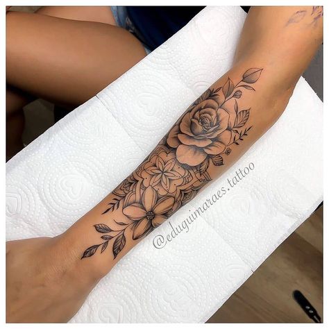 Tattoo Avant Bras, Lace Sleeve Tattoos, Unique Half Sleeve Tattoos, Arm Sleeve Tattoos For Women, Coordinates Tattoo, Half Sleeve Tattoos Forearm, Small Chest Tattoos, Tattoo Feminine, Flower Wrist Tattoos