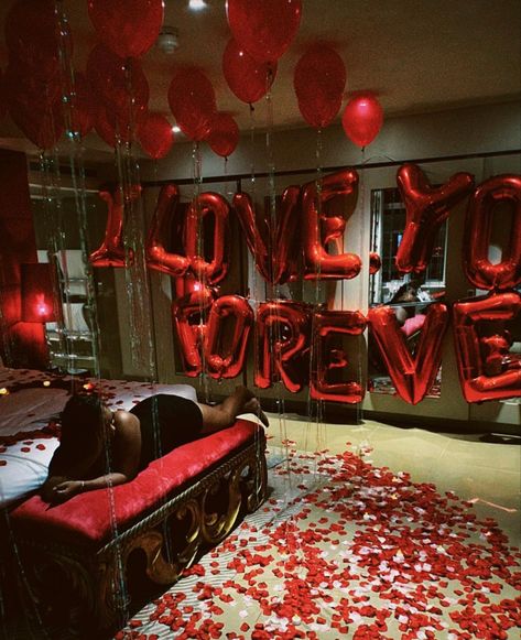 Valentine Hotel, Valentine's Day Hotel, Dark Romantic Bedroom, Hotel Room Decoration, Romantic Hotel Rooms, Romantic Room Surprise, Surprise For Girlfriend, Romantic Valentines Day Ideas