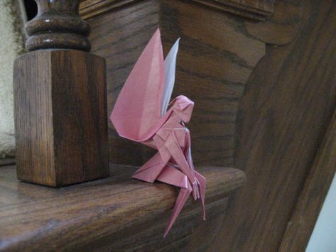 origami fairy Origami Minecraft, Origami Fairy, Bookmark Origami, Origami Dollar, Flowers Origami, Origami Hearts, Origami Boxes, Origami Paper Folding, Dollar Origami