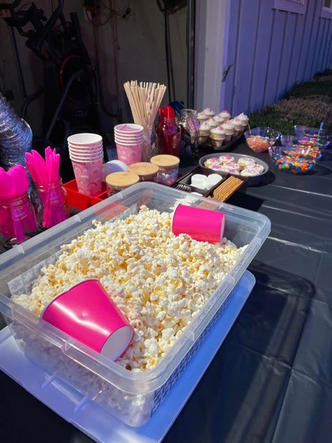 Movie Night In Trampoline, Slumber Party Ideas Hotel, Sweet 16 Party Ideas Movie Night, Pajama Movie Party, Sleepover Ideas Themes, Outdoor Movie Night Birthday Party Food Ideas, Grown Up Slumber Party Ideas, 25th Birthday Sleepover Ideas, Small Backyard Movie Night Ideas