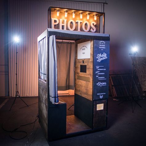 KENWOOD the best looking vintage style photo booth! Wedding Photo Booth Rental, Photo Booth Business, Photo Booth Design, Photo Booth Company, Mirror Photo Booth, Visuell Identitet, Vintage Photo Booths, Booth Wedding, Diy Photo Booth