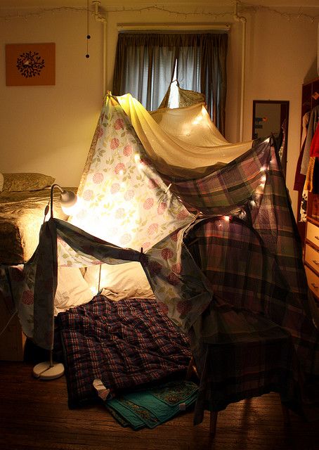 A good old fashioned blanket fort. YES.
Haha! Haven't seen my couch in a few days as it seems to have been taken over by a blanket fort Pidżama Party, Blanket Fort, Build A Fort, Pillow Fort, The Good Old Days, On The Floor, My New Room, 인테리어 디자인, The Floor