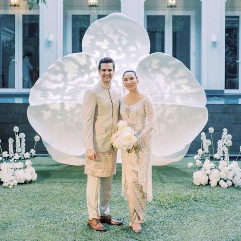 Pelamin Cantik, Javanese Wedding, Kebaya Wedding, Indonesian Wedding, Muslimah Wedding Dress, Simple Wedding Gowns, Foto Wedding, Akad Nikah, Orchid Wedding