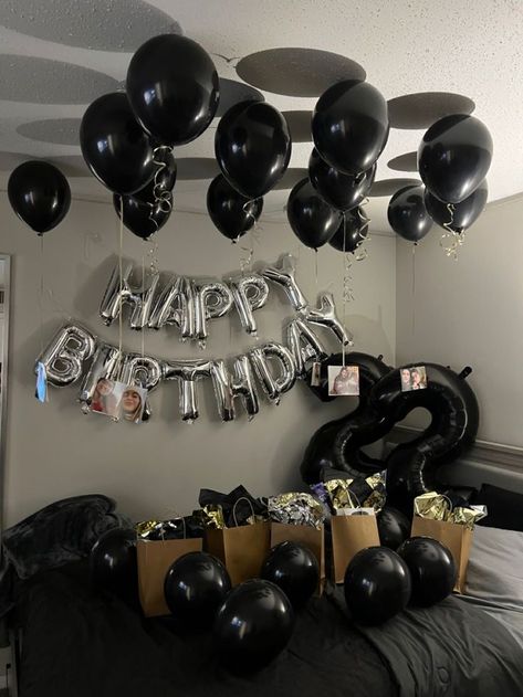 Bf Gift Ideas, Birthday Room Surprise, Boyfriends Birthday Ideas, Bday Gift For Boyfriend, Instagram Effect, Bf Gift, Happy Birthday For Him, Surprise Birthday Decorations, Cake For Boyfriend