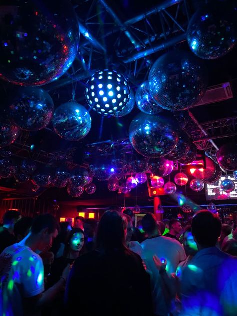 Disco ballclubclubbingpartyingparty Luxurious Party Aesthetic, Futuristic Party Aesthetic, Nightclub Birthday Party, Nightclub Party Aesthetic, Disco Club Nightclub, Club Astethics, Disco Club Aesthetic, Disco Night Aesthetic, Club Theme Birthday Party