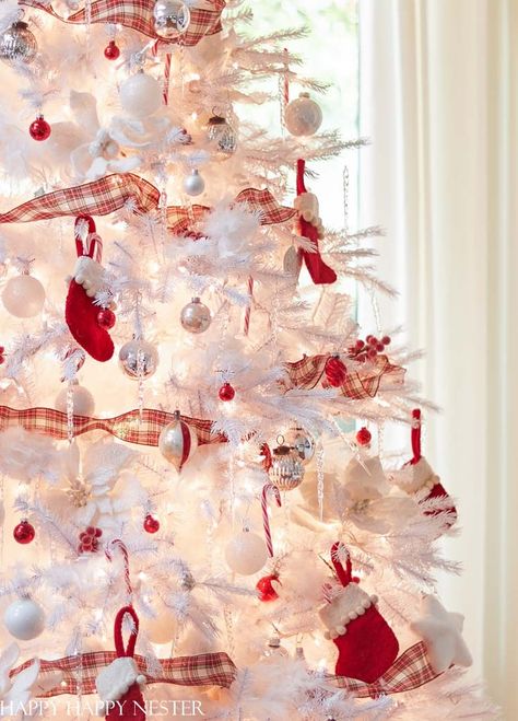 red and white Christmas tree Decorating With Red, Christmas Present Decoration, Red And White Christmas Tree, Fun Christmas Tree, Red And White Christmas, Red Can, White Wrapping Paper, Red White Christmas, Office Christmas Decorations