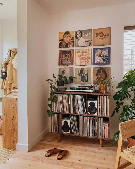 Storage Aesthetic, Vinyl Record Room, Aesthetic Trippy, Baddie Room, Aesthetic Baddie, Vinyl Room, Record Room, Record Storage, Apartment Decor Inspiration