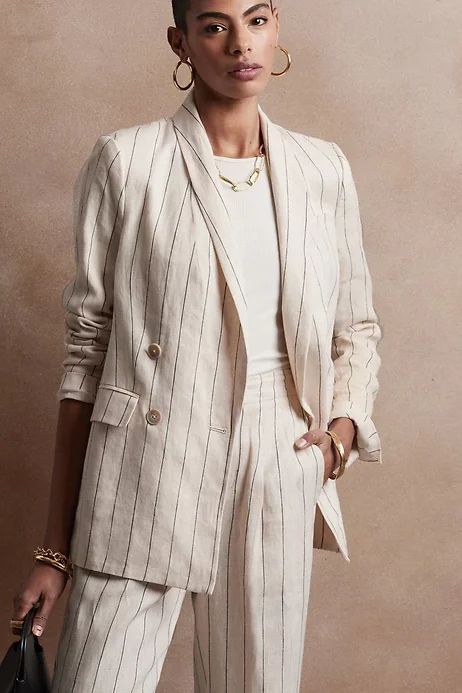 Cosmopolitan Style Outfits, Casual Summer Suits For Women, Linen Pants Outfit Women, Womens Linen Suit, White Linen Blazer Outfit, Double Breasted Blazer Outfit Women, Linen Blazer Outfit Women, Linen Coats Women, Linen Blazer Outfit