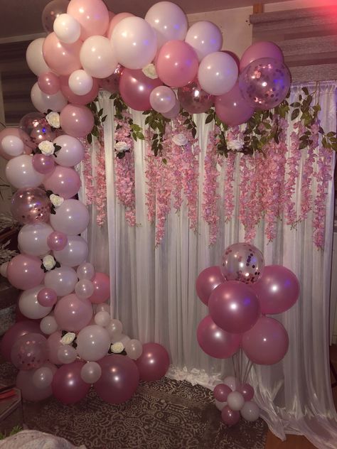 Tårta Design, Pink Birthday Decorations, 17. Geburtstag, Pastel Chocolate, Sweet 16 Party Decorations, طفلة حديثة الولادة, 18th Birthday Party Themes, Birthday Decorations At Home, Wisteria Flowers