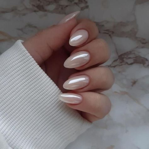 Spring nails 2023 nail trends 2023 minimalist nails chrome nails trending nail inspiration Colourful Nails, Crome Nails, Milky Nails, Colorful Nails, Casual Nails, Classy Acrylic Nails, Pearl Nails, Nagel Inspo, Neutral Nails