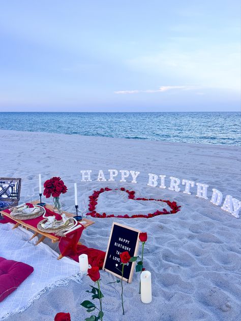 Romantic Birthday Surprise, Romantic Beach Picnic, Boyfriends Birthday Ideas, Romantic Dinner Decoration, Romantic Room Surprise, Surprise Birthday Decorations, Romantic Room Decoration, Happy Birthday Decor, Making Movies