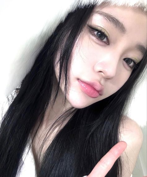 Make Up, Black Hair, Instagram, Hair, Black, Ulzzang, A Woman, Makeup, On Instagram